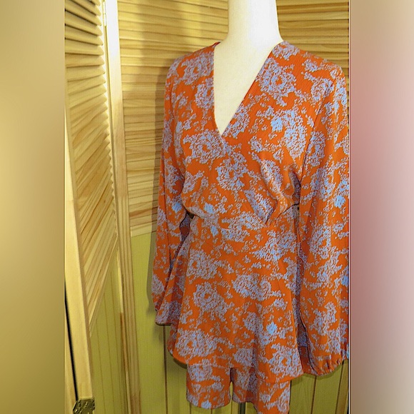 Rust W/ Blue Floral Print Long Sleeve Romper NWOT - Picture 6 of 12